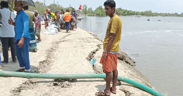 চুনকুড়ি নদীর বেড়িবাঁধ